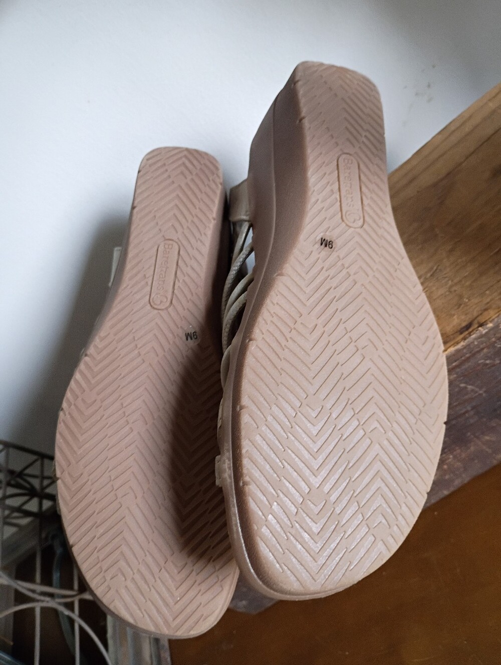 Baretraps Karlie silver wedge sandals - Picture 6 of 7